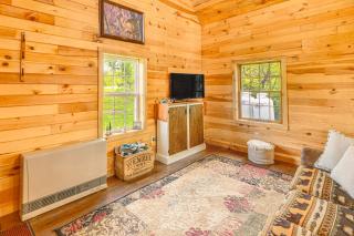Escape to Nature Secluded McDonough Cabin! - - 6