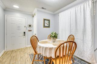 3 Mi to Bojangles Coliseum Townhome with Patio! - Charlotte - 4