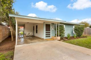 Stylish and Cozy 2BR in Vibrant East Austin - Austin - 1