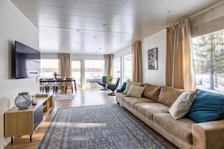 Arctic Snow Lake Lodge - 9