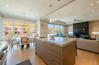 Luxury Townhome with Spectacular Views. Private Hot Tub & Walking Distance to Main Street - - Park City - 2