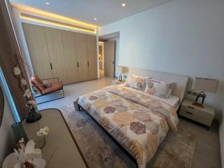 Elite 1BR Roka Lounge, Financial Harbour - Manama - 2