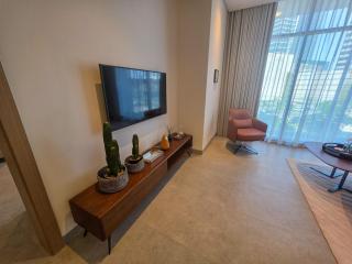 Elite 1BR Roka Lounge, Financial Harbour - Manama - 7