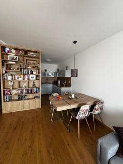Apartment with Balcony and Parking, Danube & Green View - Bratislava - 6
