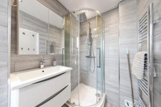 Newly Renovated Modern Vauxhall Flat - 2