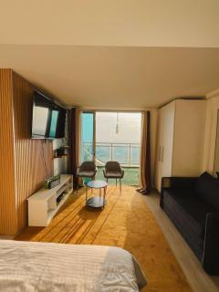 Spacious Deluxe Studio w Large Balcony at Azure - Lagundi - 3