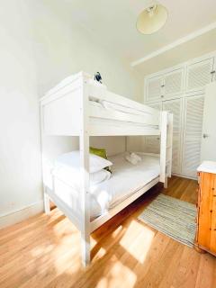 Mermaid Apartment, A Colourful Coastal Escape By The Sea, Child Friendly - St Ives - 9