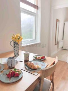 Mermaid Apartment, A Colourful Coastal Escape By The Sea, Child Friendly - St Ives - 4