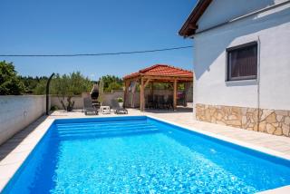 Baroque art with Pool, sauna and gym - Pridraga - 3