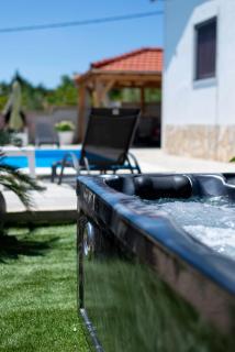 Baroque art with Pool, sauna and gym - Pridraga - 4