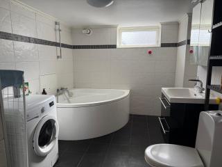 Cozy apartment in ås sentrum One bedroom, one common room, one kitchen and bathroom with tub - Ås - 9