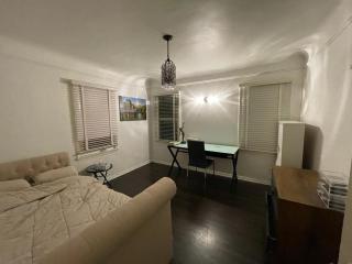 Spanish Cottage on Rosewood Avenue, Los Angeles , Melrose Village - 9