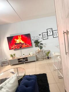 Fully Furnished 3 bedroom apartment rental - Roodepoort - 8