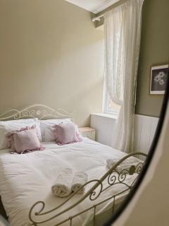 Lisas Beach Pad, A Charming Coastal Retreat with Parking - St Ives - 1