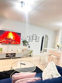 Fully Furnished 3 bedroom apartment rental - Roodepoort - 9