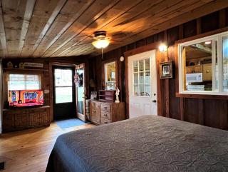 Shady's Barn - Sevierville - 4