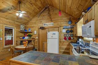 Shady's Barn - Sevierville - 1