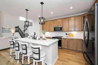 Lunar Haven - Gorgeous 5 BDR - 1