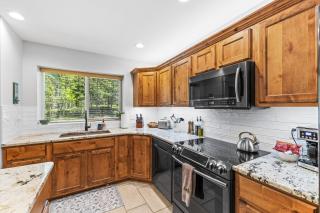 Pineview on Baycolt- remodeled w/great parking, near downtown and golf course - McCall - 1