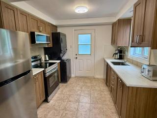 Chic 3BR 5 Beds 5min walk to Metro Free Parking - 0