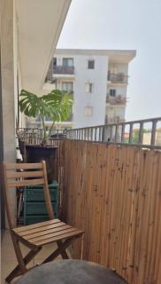 1BR Apartment with Mamad Bedroom and Parking, 250 m to the Sea and Flea Market - Tel Aviv - 3