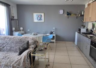 1BR Apartment with Mamad Bedroom and Parking, 250 m to the Sea and Flea Market - Tel Aviv - 8