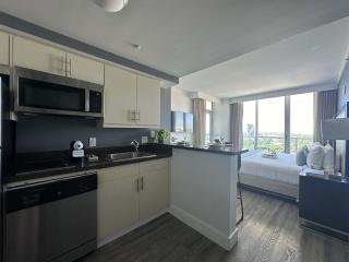 MVR - Miami Vibes from Your Balcony Retreat - 4