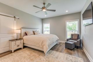 Modern Family Home with Spacious Yard in Milton - 3
