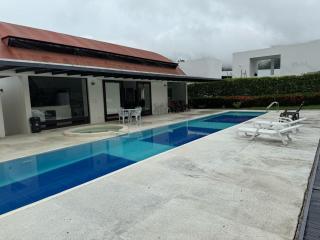 Espectacular casa vacacional con jacuzzi y piscina privada - Nilo - 8