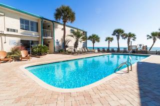 Beaches and Dreams 4th Flr Oceanfront Room - Pawleys Island - 4