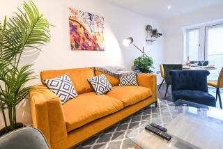 Two Bedroom Flat By Littlepiggyrentals Short Lets & Serviced Accommodation Cranfield With Balcony & Fast Wi-Fi - Cranfield - 0