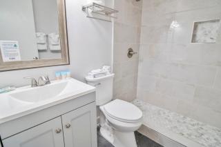 King Bed 2nd Floor Resort View Room - Pawleys Island - 6