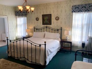 Rogues Harbor Inn - Lansing - 8
