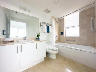 MVR - Act Fast-Grove-s Best Stays Don-t Last - 3