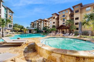 The Waters Condo - Lakefront Oasis - 7