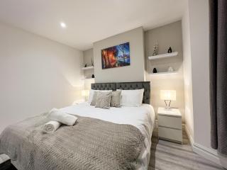 Modern 3 Bed Flat - City Centre - Free Parking - Cardiff - 1