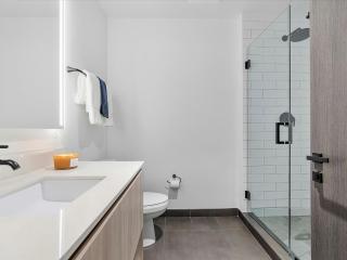 MVR - A-List Stay with Miami-s Top Sup3rhost - 1