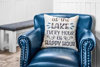Breathtaking Lake Views King Suite, Queen Beds, Kitchen and Heated Indoor and Outdoor Pools - Two Harbors - 8