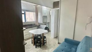 Apartamento quadra mar -- Av Atlantica - 1