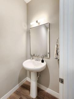Elegant Phoenix Getaway w Pool and Spa Heating - Phoenix - 2