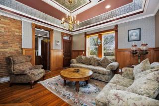 Emmas Timeless Treasure Historic Home - 9