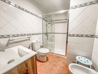 First-Floor Apartment with Private Outdoor Area Communal Rooftop Terrace Ca - Nerja - 5