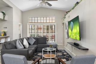 Stylish Mid-Century 4BR Escape with Pool & Luxe Vibes - 3