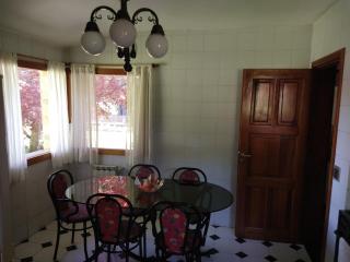 Gran casa sobre av Bustillo - 4