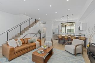 Serene Hollywood - 0