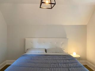 Modernized Heritage Home 2 BR Near Wonderland - Vaughan - 9
