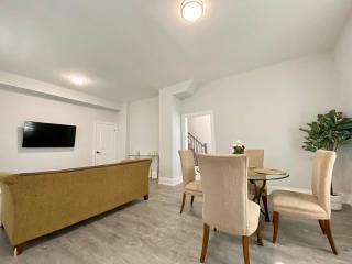 Modernized Heritage Home 2 BR Near Wonderland - Vaughan - 3
