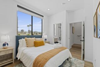 Serene Hollywood - 4