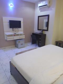 Golden Top Hotel and Suites - Mama - 4