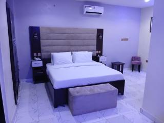 Golden Top Hotel and Suites - Mama - 2